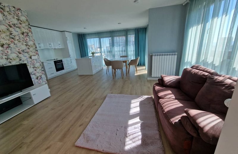 Rent of a bright and warm 3-room apartment, 175 m², Briz, Varna, Bulgaria